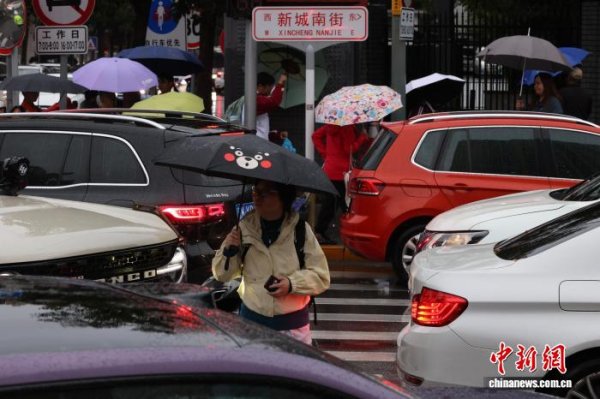豪瑞优配 京城迎持续性降雨 气温“溜滑梯”